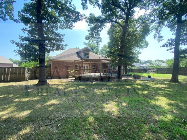 Building Photo - Sherwood Stone Hill 5 Bedroom Home