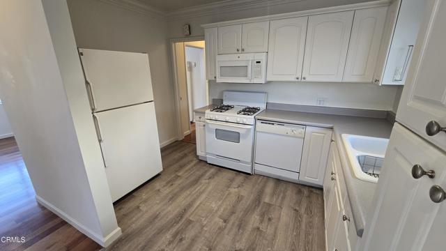 Building Photo - 1483 N Altadena Dr