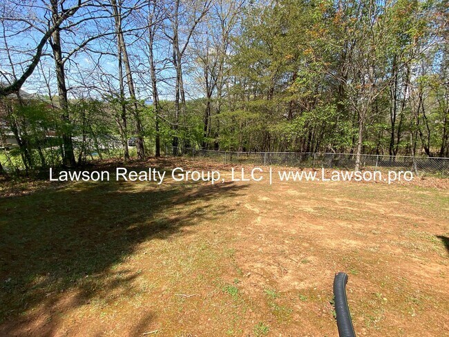 Building Photo - Woodland 5506-5508