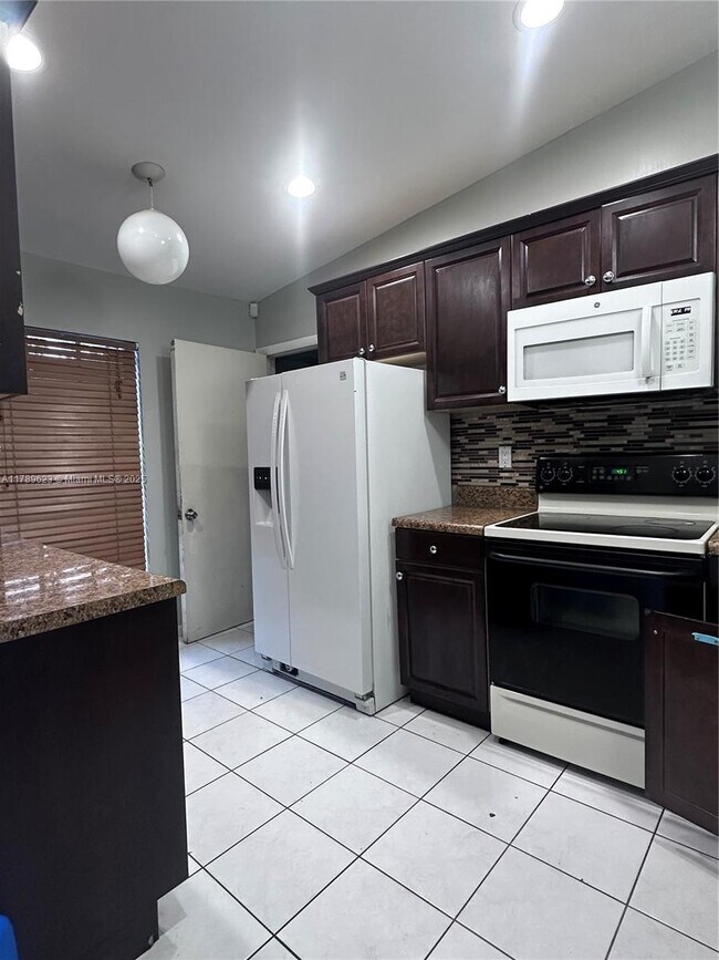 Building Photo - 9300 E Elm Ln