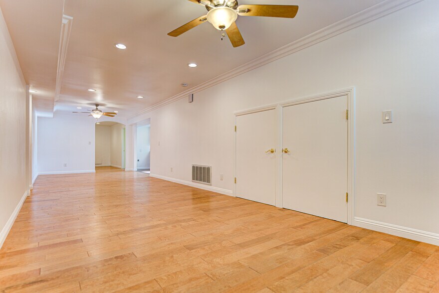 Building Photo - 22020 Village Way Dr