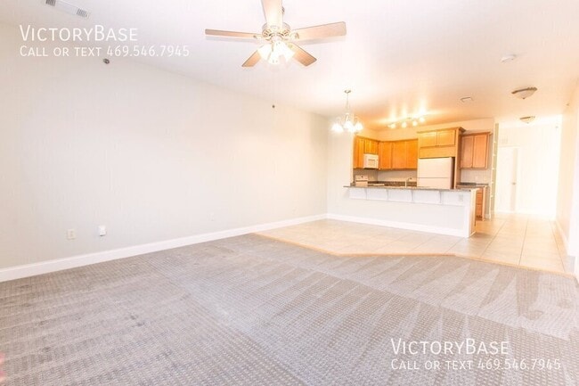 Building Photo - 604 Creekside Ln
