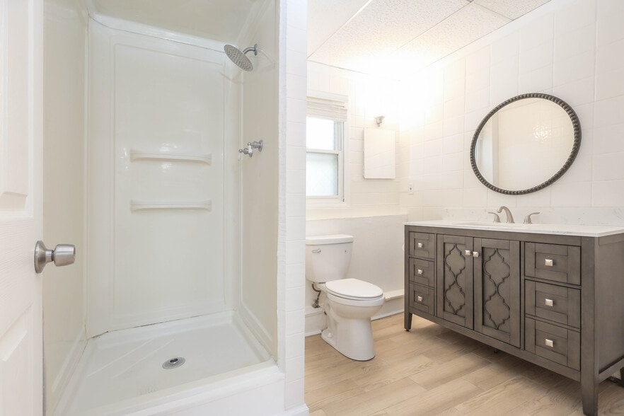 Building Photo - 225 Willow Lake Ln