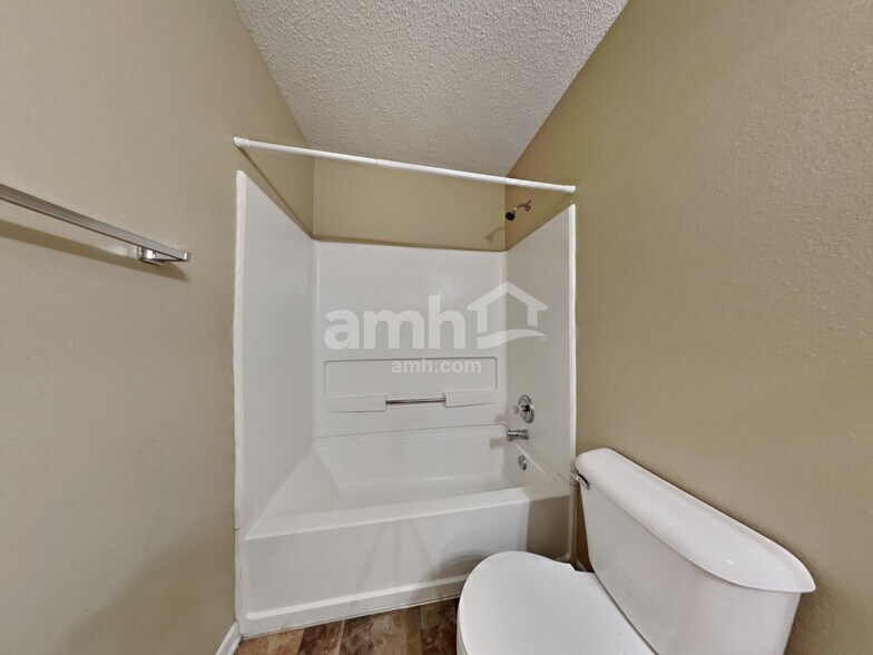 Building Photo - 2092 Fullwood Dr