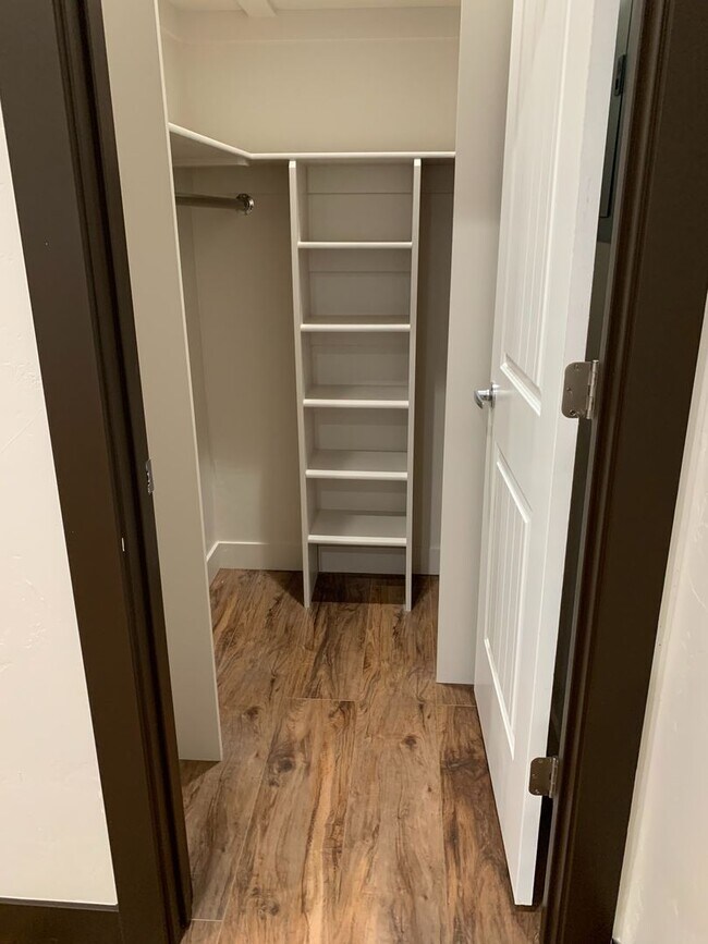 Building Photo - Newly Remodeled One Bedroom in The Avenues...