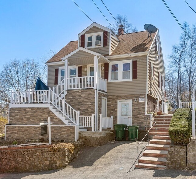 Primary Photo - 107 Belle Ave