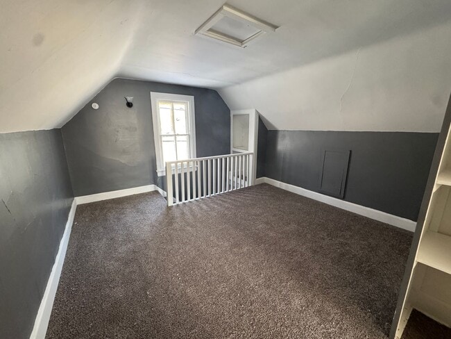 Building Photo - Check this Charming Single-Family Home in Galesburg!