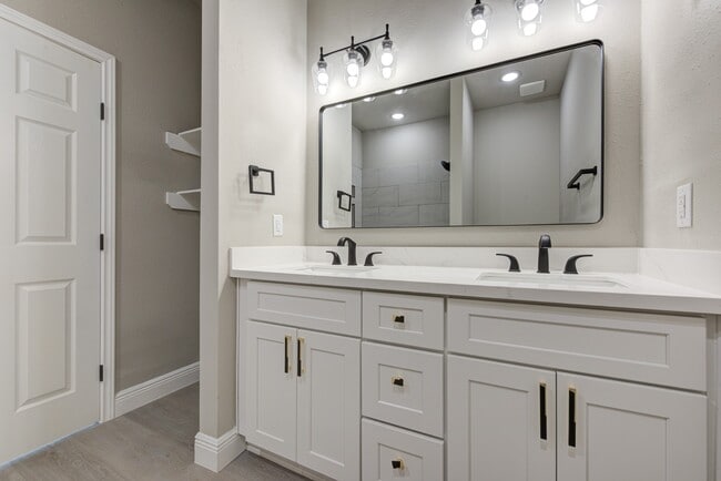 Building Photo - 19112 Sears Dr