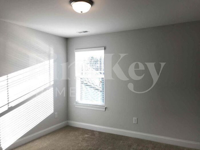 Building Photo - 1433 Paulonia Way