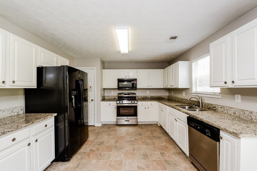 Building Photo - 1110 Ivey Ln