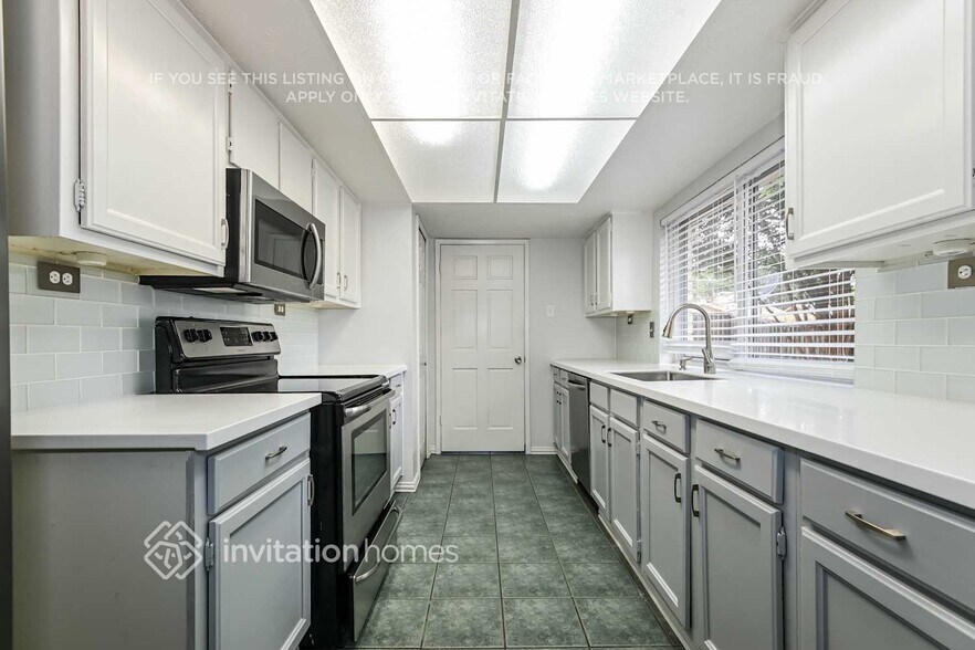 Building Photo - 2813 Dove Meadow Dr