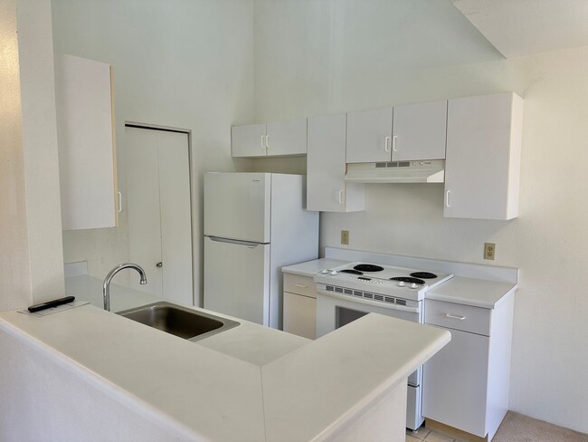 Building Photo - 2 Bedroom / 2 Bathroom with a patio and 2 ...