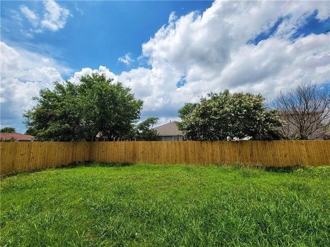 Building Photo - 503 Lafayette Square Dr