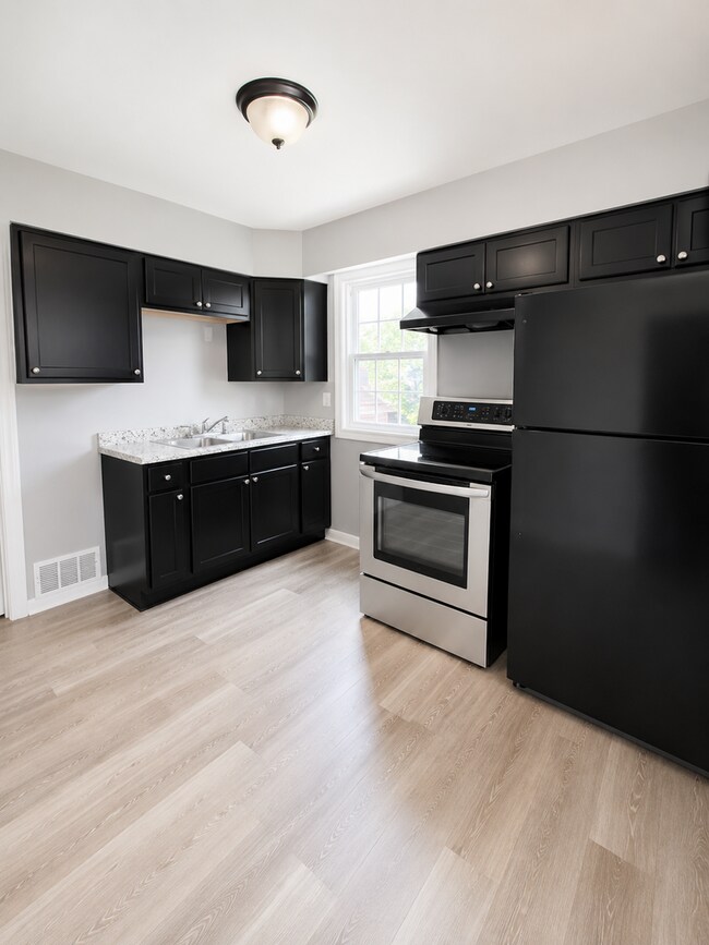 Building Photo - Renovated 2BR Home with Off-Street Parking – Section 8 Welcome!