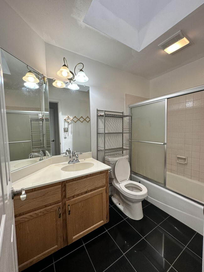 Building Photo - 1009 Augusta Dr