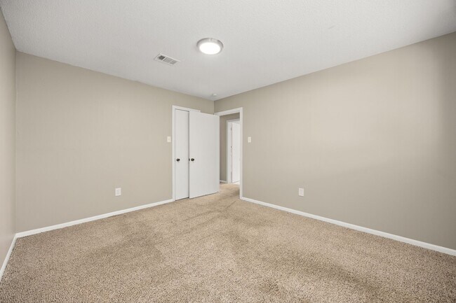 Building Photo - 5923 Pebble Springs Dr