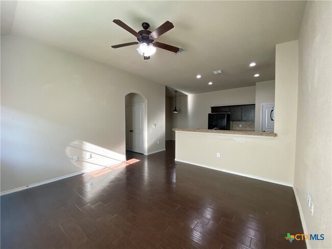 Building Photo - 688 Creekside Cir