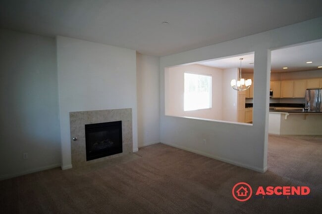 Building Photo - Stunning 4 Bed, 2.5 Bath Home with Pool Access | Southwest Bakersfield