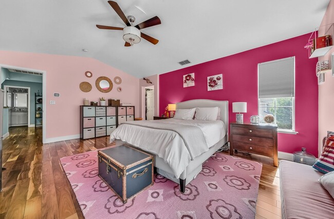 Building Photo - Beautifully updated 3-bedroom home close to shopping