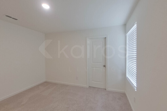 Building Photo - 106 Flat Rock Ml Trl