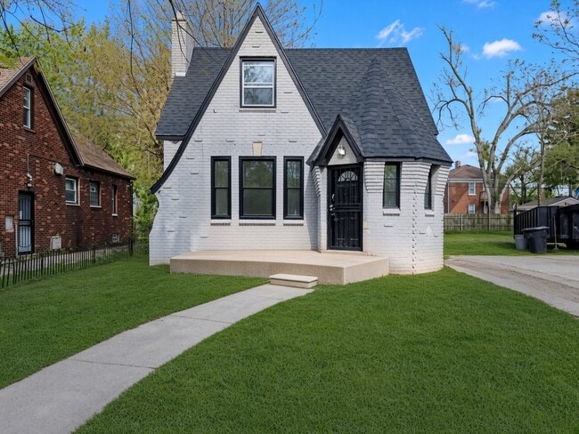 Building Photo - 14574 Hubbell Ave