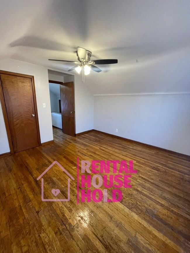 Building Photo - ~ 3 BEDROOM 1 BATH BUNGALOW SECURTIY DEPOSIT SPECIAL ~$500