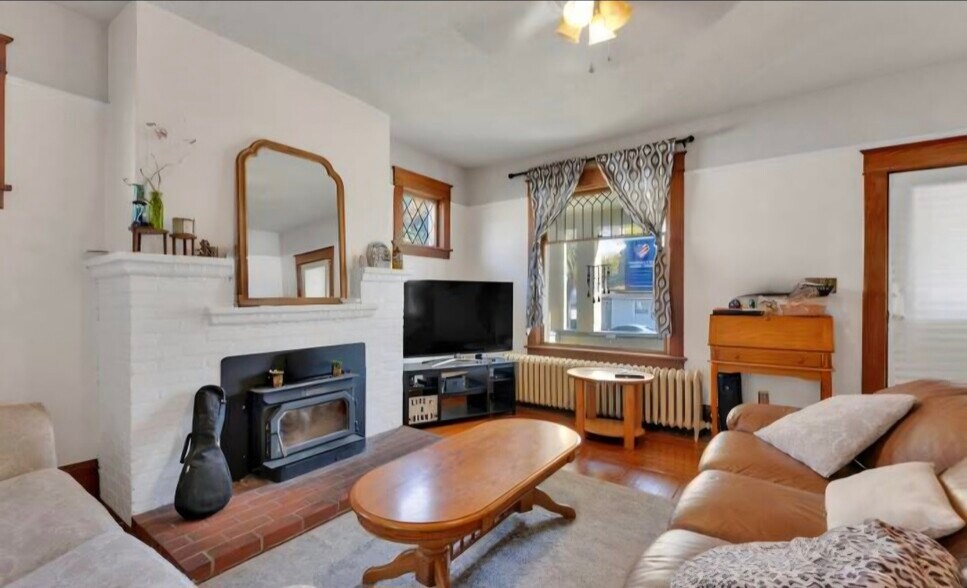 Building Photo - 804 5th St