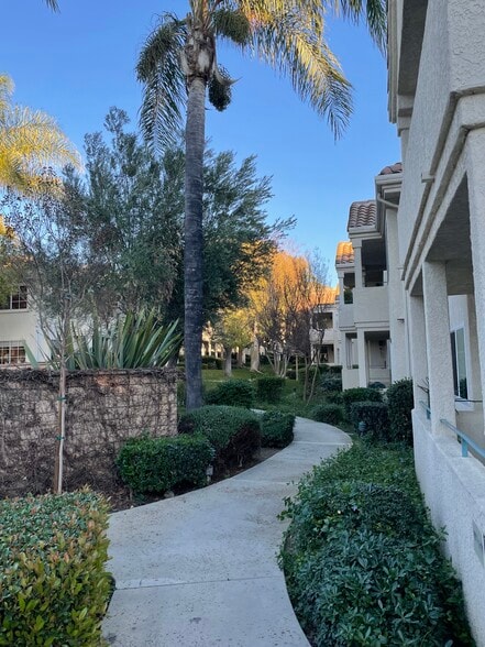 Lovely landscaping, gaited community - 4201 Las Virgenes Rd