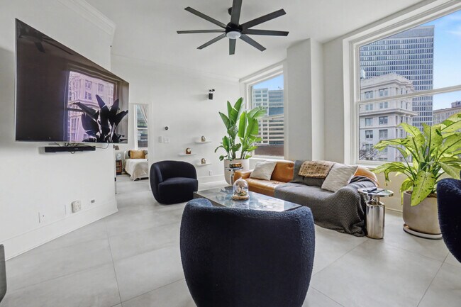 Building Photo - Downtown Atlanta Luxury Condo