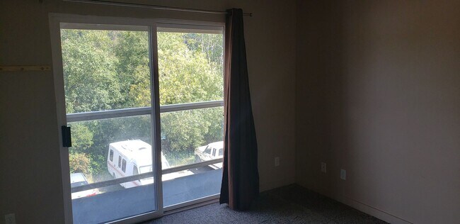 Building Photo - Affordable 1 bedroom in town
