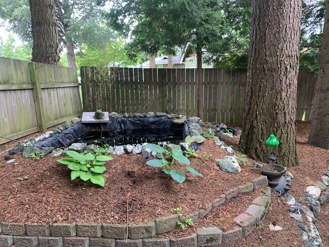 Building Photo - Newly Updated 2 Bed. 2 Bath Home on Fenced...