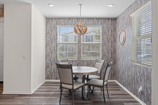 Building Photo - 30324 Town Square Dr