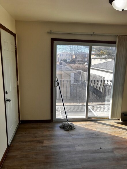 Building Photo - 402 Madison Ave