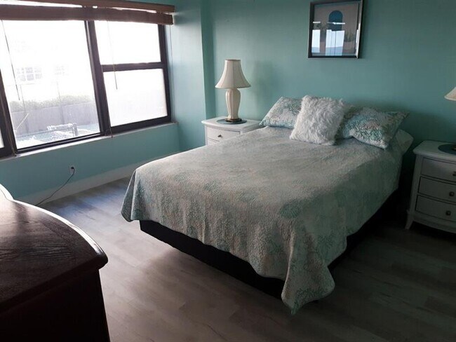 Building Photo - 3800 Galt Ocean Dr