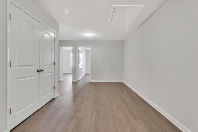 Building Photo - Stylish 3BR, 2.5BA Townhome with Loft and ...