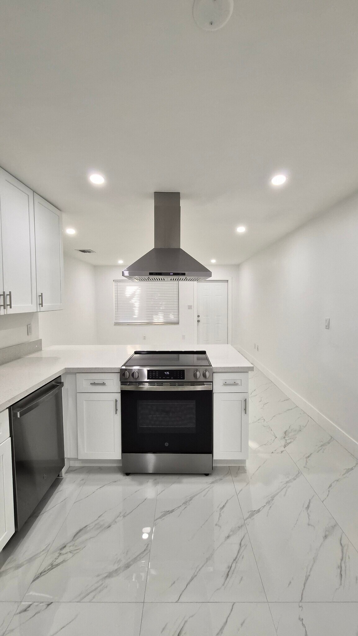 Building Photo - 1825 Scott St