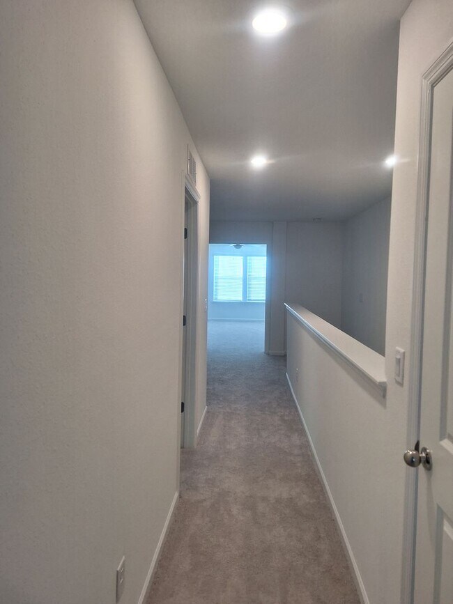 Building Photo - Townhome in Shearwater