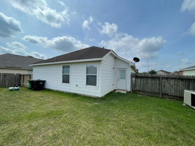 Building Photo - 8714 Sunset Pond Dr