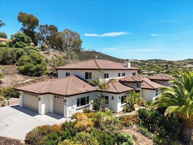 Building Photo - Vista Panoramic View 6 Bedroom 4.5 Bathroom Home for Rent