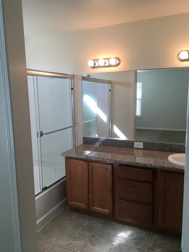 Building Photo - 3 Bedroom in Shasta View Gardens