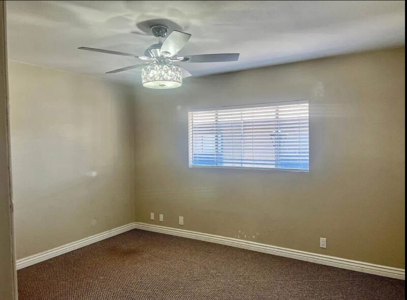 Building Photo - 286 W Palomino Dr