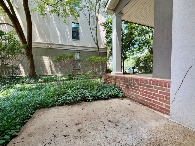 Building Photo - 730 Walker Square