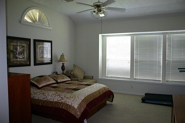 Building Photo - 10135 Lazy Lagoon