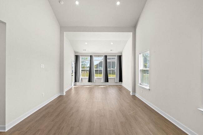 Building Photo - 2600 Elowen Ln