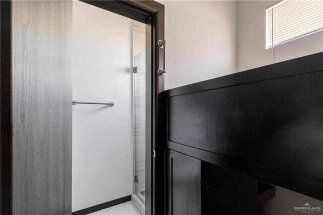 Building Photo - 26 El Jardin St