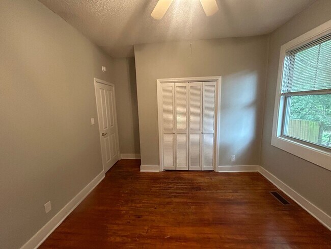 Building Photo - Historic Cayce/West Columbia Affordable  Duplex