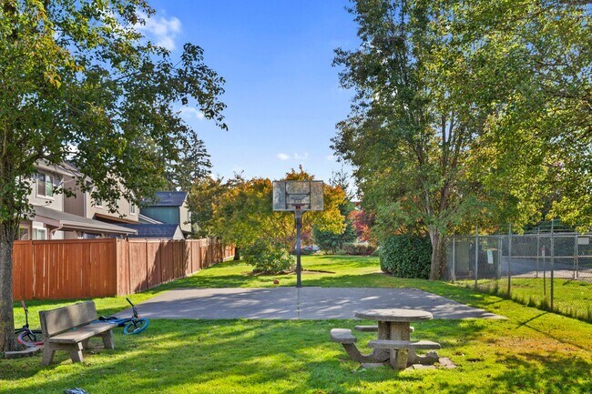 Building Photo - Rainier View Court Townhomes - Contemporar...