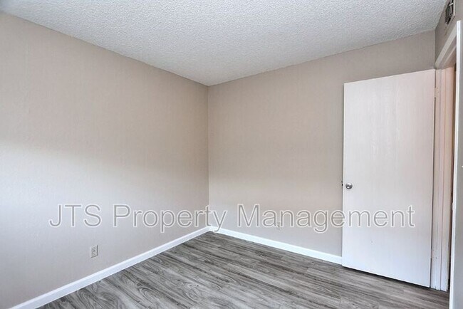Building Photo - 319 Montrose Dr