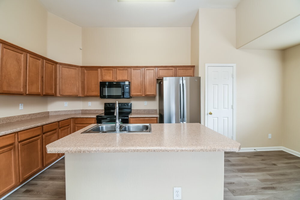 Building Photo - 5509 S 34th Ave