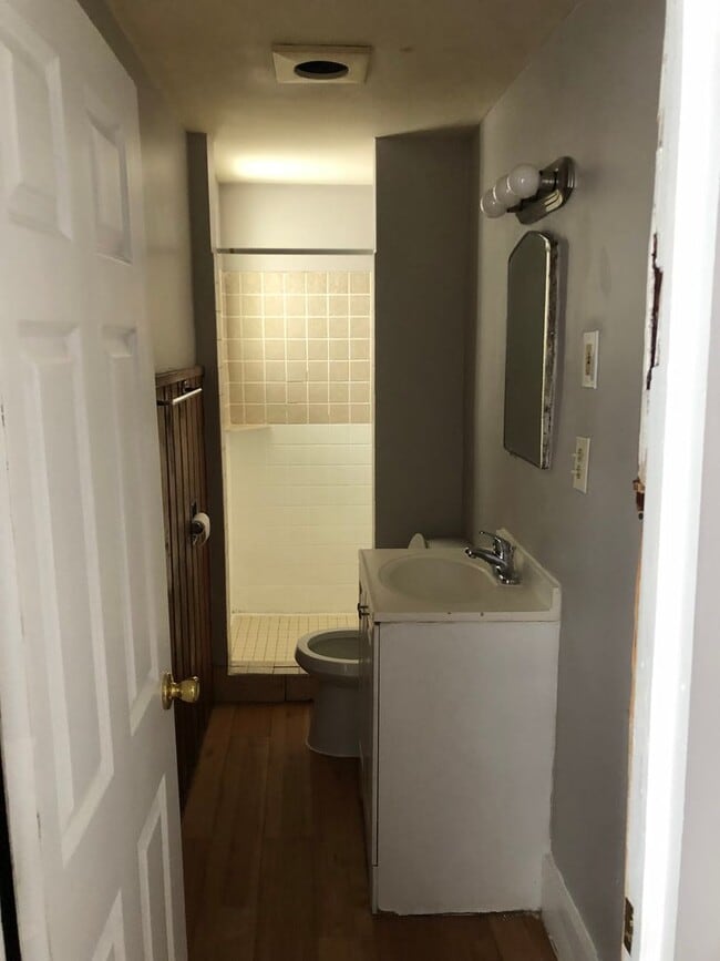 Building Photo - Cozy 3 bedroom house available